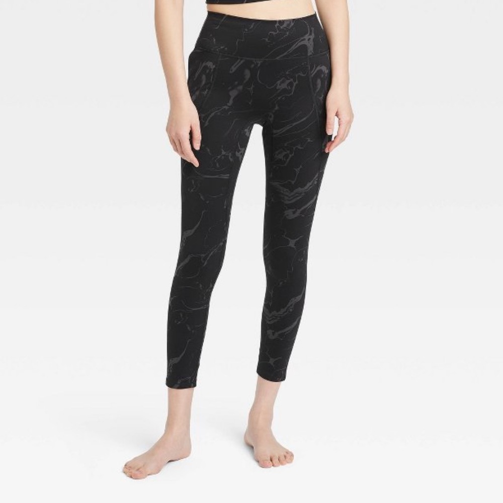 COPY - NEW WITH TAGS - Flex High Rise Leggings with pockets (Size Small)